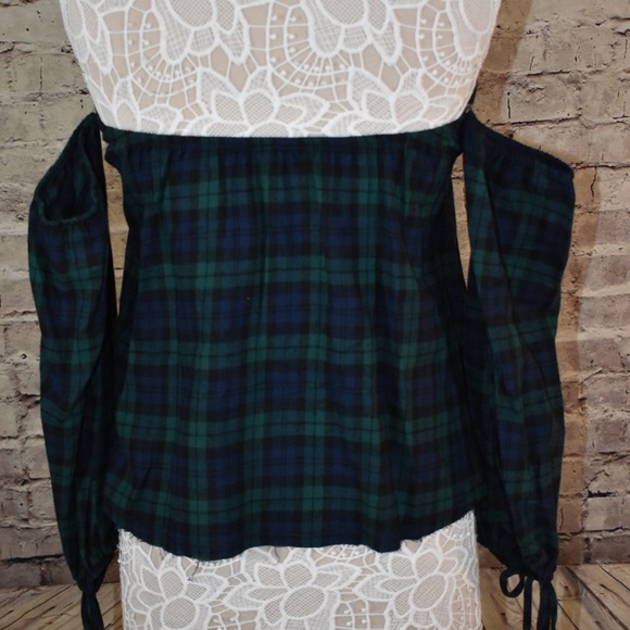 Large Plaid Off Shoulder Top - Picture 6 of 6